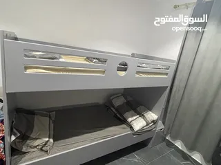  2 سرير اطفال نظيف