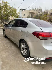  5 سيارة KIA K3 2017 بحالة ممتازة للبيع 1600 cc لون رمادي
