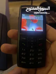  4 اجهزة موبايل كلاسيكيه شغاله وبحالة ممتازه مع بطاريه وشاحن