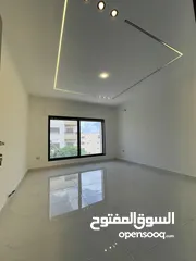  3 ارضية مع ترس تشطيب فخم في البنيات خلف جامعة البتراء