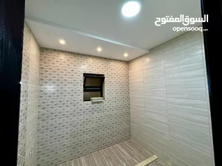  8 شقة طابقية للبيع ( مجددة بالكامل )