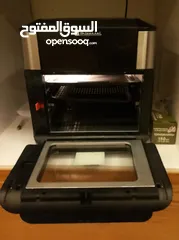  2 قلايه هوائيه ومحضر طعام يونيفيرسل  شبه جديد لم تستخدم بسعه10 لتر