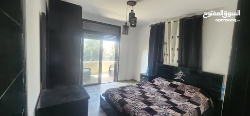  3 شقة وسط البلد قريبة من جميع الخدمات الشقة مكونة من غرفتين وصالون وحمامين ومطبخ وبرندة