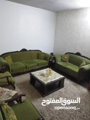  2 طقم كنب للبيع بحالة جيدة جدا 7مقاعد