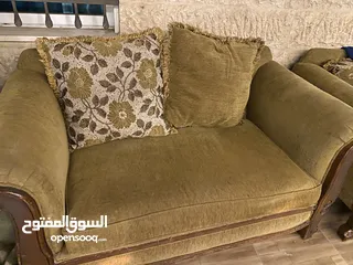  3 طقم كنب (ثنائية وثلاثية) بحالة جيدة جداً
