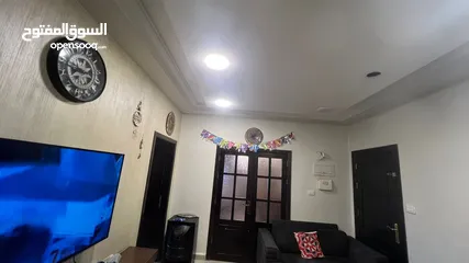  4 شقه مميزه 130م حي الرواق قرب مستشفى الامير حمزه