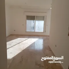  19 ام السماق / شقه فارغه للايجار/ باجره 400 دينار امكانيه الدفع شهري