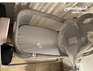  1 تخت هزاز بحالة ممتازة يعمل على الكهرباء معه ريموت
