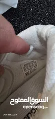  12 shoes Adidas Yeezy original 43وثلث الابيض اصلي والرمادي قياس 44 كوبي  بحاله ممتازه كانه جديد .