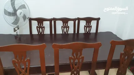  1 طاولة سفرة كبيرة للبيع