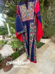  5 تطريز يدوي اثواب وبراويز وساعات وتوزيعات وكتابة بالتطريز على البلايز وصواني مطرزة ومرايات مطرزة