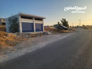  3 مخزنين للبيع على نصف دونم بسعر حرررق
