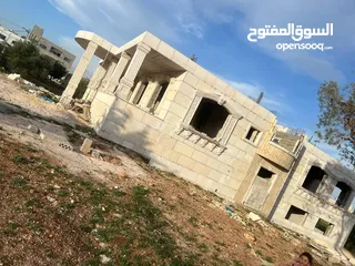  5 فيلا عظم 560م على قطعة أرض 1035متر على شارع البترا للبيع