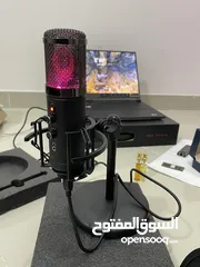  1 مايكروفون مرتّب، وملحقاته