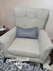  6 كنب تفصيل باللونين السكني والبيج مكون من سبعة  مقاعد بحالة الوكالة جديد