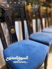  12 غرفة سفرة كاملة مكونة من طاولة كبيرة مع زجاج سكريت و  8 كراسي وباترينا وتواليت كبير