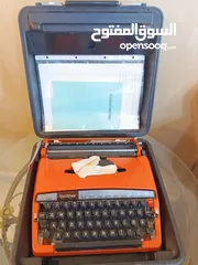  1 الة كاتبة قديمة جديده غير مستعمله