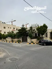  18 فيلا للبيع / بيادر وادي السير / بموقع مميز و إطلاله فاخره على شارعين وقريبه من الخدمات