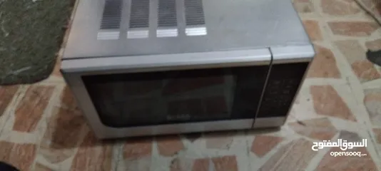  1 ميكرويف نوع  جرين  لون سلفر يعمل بشكل ممتاز ونظيف من الداخل والخارج حجم  25 لتر
