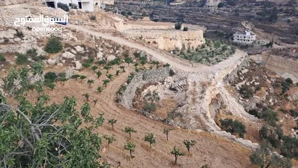  7 أرض في بيت كاحل مطلة على شارع واد القف