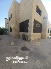 10 شقة ارضية من فيلا مع ترسات خلدا