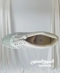  3 بوط عرايسي لون ابيض بوط لون ابيض مع لمعه سلفر استعمال مره واحده نمرة 39 قالب صغير يلبس نمرة اصغر