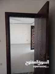  14 شقه مميزه للبيع 22م طابق3 مع روف  حي ابوالراغب
