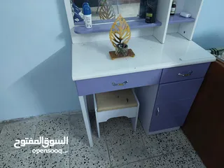  1 ميز تواليت نظيف جدا