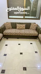  2 طقم كنب 7 مقاعد و طاولة تلفزيون و دورسوار بمراية