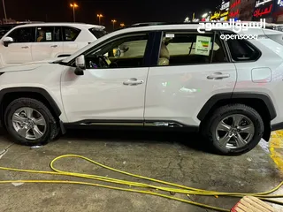  8 تويوتا Rav4 2023 للايجار بسعر مميز