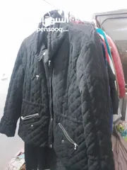  6 ملابس نسائية مستعملة وموجود عدة ماركات وعدة احجام