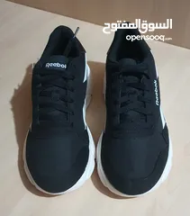  5 حذاء رياضي نسائي اسود ماركة reebok