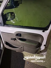  9 رينو فان بنزين 2005