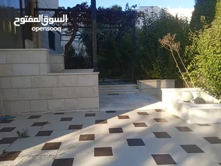  6 عمارة طابقية فاخرة للبيع مطلة على ثلاث شوارع  تصلح لشركه اسكان في أرقى مناطق الجبيهه