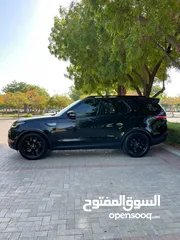  3 Land Rover Discovery 2017 GCC   Full service history by agency   Black Edition Full Option  Panorama