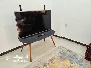  1 شاشةLGمع طاولةواستاندورسيفرفك تشفير