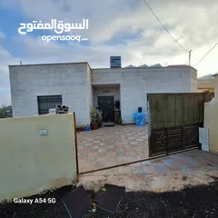  9 بيت سوبر ديلوكس مستقل للبيع اربع واجهات حجر عمر البناء 3 سنوات اطلاله بانوراميه جميله جدا