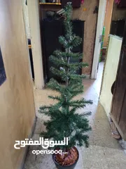 1 شجرة اصطناعية بحاله ممتازه