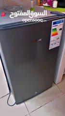  1 ثلاجة مكتب للبيع بحاله ممتاز ومكفوله