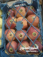  2 تفاح احمر و تفاحة صفراء