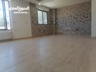  6 شقه ارضيه للبيع في خلدا مع ترس و مدخل خاص