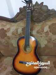  1 جيتار كلاسيكي للبيع