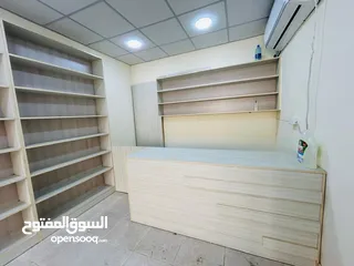  9 مخزن تجاري مأثث بجميع الديكورات للإيجار  أو لبيع الديكورات