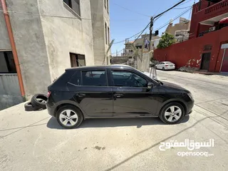  5 سكودا فابيا جير عادي