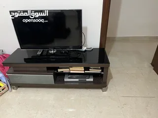  2 تلفزيون سامسونج 32 بوصة LED مع الطاولة للبيع