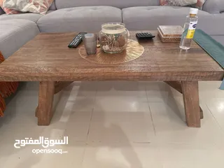  2 غرفة جلوس مع طاولات