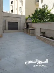  1 الكرسي 210م مع حديقة 120م وكراج خاص بسعر مغري