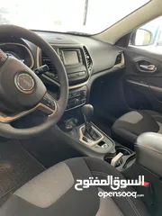  17 جيب شروكي موديل 2014 بحالة الوكالة للبيع  اوللبدل على سيارة احدث