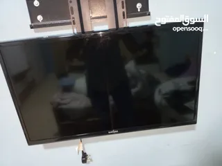  1 سامسونج بحالة الوكاله جدا ما فيها عيب بدون ريموت