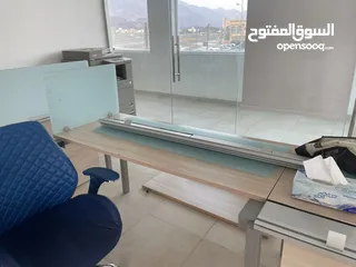  4 طاولات وكراسي مكاتب للبيع